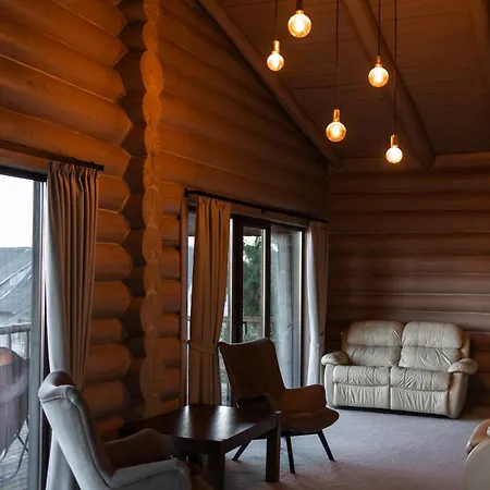 Hotel Forest Hill & Yablunytsya